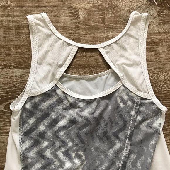 Lululemon tank - Picture 4 of 7